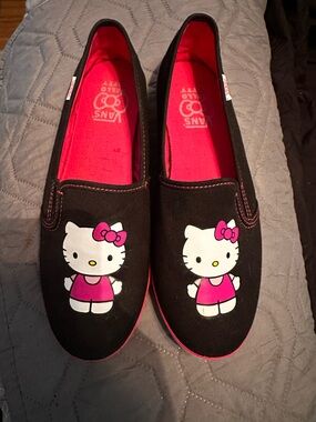 Vans women’s Hello Kitty Black & Pink Slip-On Shoes size 9